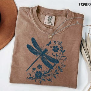 Womens Dragonfly Floral Tshirt,Boho Dragonfly Tee,Nature Lover Shirt,Garden Lover Gift,Botanical Shirt