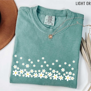 Comfort Colors Daisy Shirt, Wildflower Retro Tshirt , Unisex Floral Cute Boho Shirt, Women&#39;s Plant Tee Gift