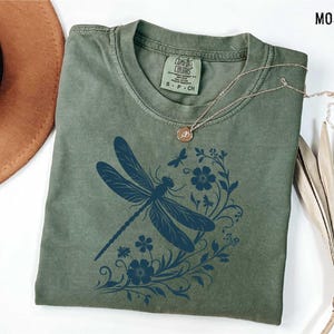 Womens Dragonfly Floral Tshirt,Boho Dragonfly Tee,Nature Lover Shirt,Garden Lover Gift,Botanical Shirt