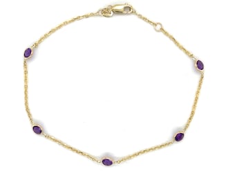 Pulseira em ouro amarelo 14K com alexandrita: pedra do mês de junho, corrente fina de ouro.