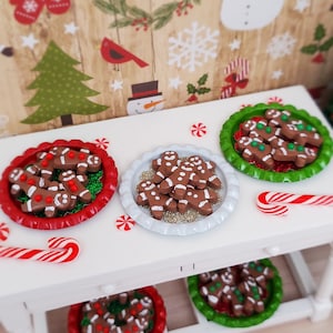 Miniature dollhouse gingerbread cookies, Miniature Christmas cookies, miniature gingerbread, dollhouse Christmas cookies