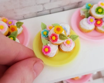 Miniature cupcakes, Miniature baking, Dollhouse spring cupcakes, Dollhouse cupcakes, Dollhouse food