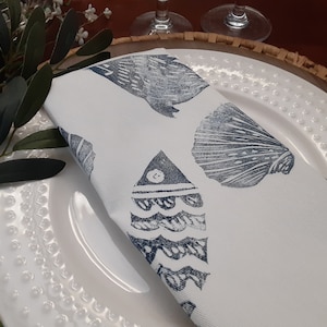 Ocean Fish Hand Stamped Set of Cloth Napkins, Navy Ocean Sea Shell Napkins, White Cotton Dinner Napkins,Nature Napkin