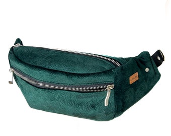 Three chambers bottle green hip bag. Big waist bag. Three chambers travel bag. Fanny bag. Kidney bag. Green belly bag.