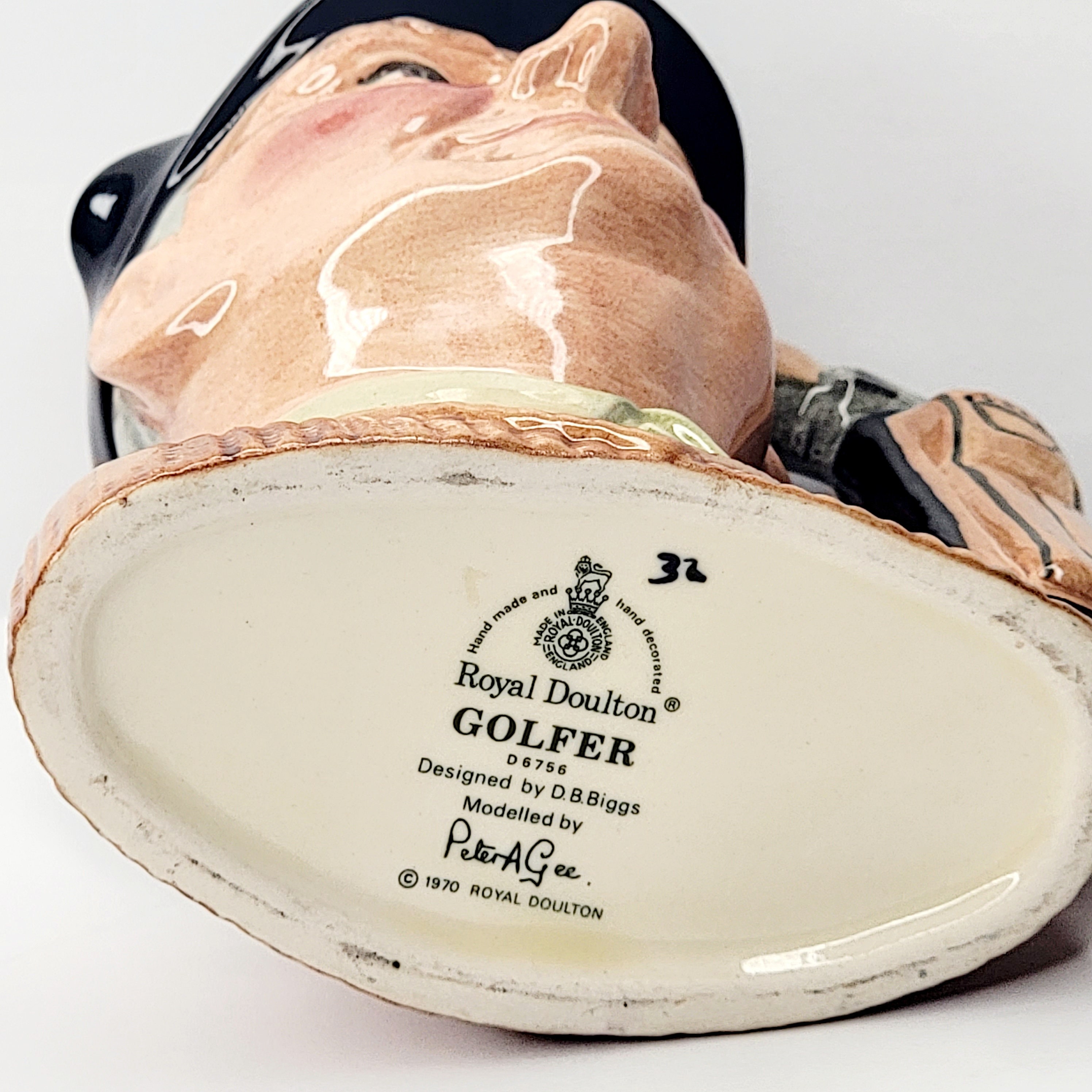 Royal Doulton Golfer Toby Mug D6756 Vintage Peter A Gee Golf Bag