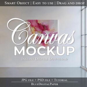 Può includere: Un mockup di una stampa su tela con un dipinto astratto rosa e oro. Il testo "Canvas Mockup" è in lettere bianche su uno sfondo bianco. Il testo "Download digitale istantaneo" è sotto il mockup. Il testo "File JPG + File PSD + Tutorial" è sotto il testo di download. Il testo "BlueDigitalPaper" è sotto il testo del tutorial.