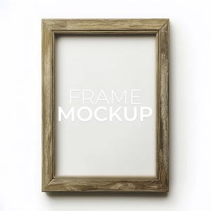 Può includere: Una cornice in legno rustica con uno sfondo bianco. Il testo "FRAME MOCKUP" è stampato in bianco sullo sfondo.