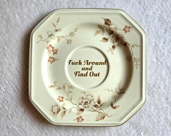 Bord Fuck Around en Find Out – Rude Funny Vintage Collector Plate – Geüpcycleerde muurkunst