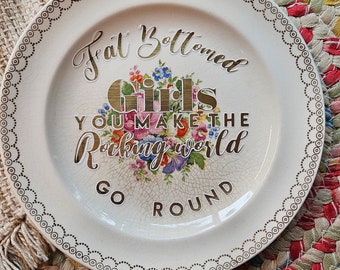 Bord voor meisjes met dikke bodem – Queen Lyrics Wall Art – grappige vintage verzamelbord – geüpcycled retro decor