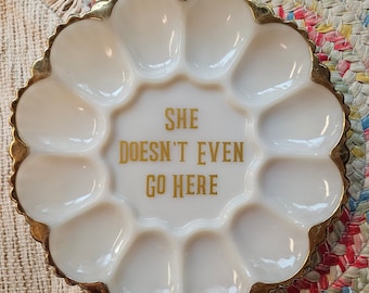 Bord She Don't Go Here – melkglasverzamelaar – grappige geüpcycled muurkunst – Mean Girls – eierbord