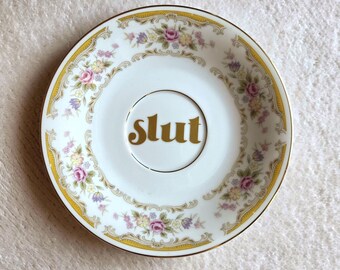Verzamelbord Slut – grappige vintage – ruwe geüpcycled muurkunst – feministisch decor