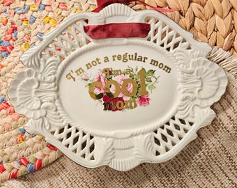 Cool Mom-bord – grappig vintage verzamelbord – Mean Girls-muurkunst – Geüpcycled woondecoratie - Moederdag