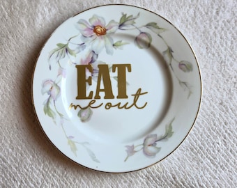 Bord Eat Me Out – onbeleefd grappig verzamelbord – geüpcycled vintage muurkunst – Naughty Home Decor