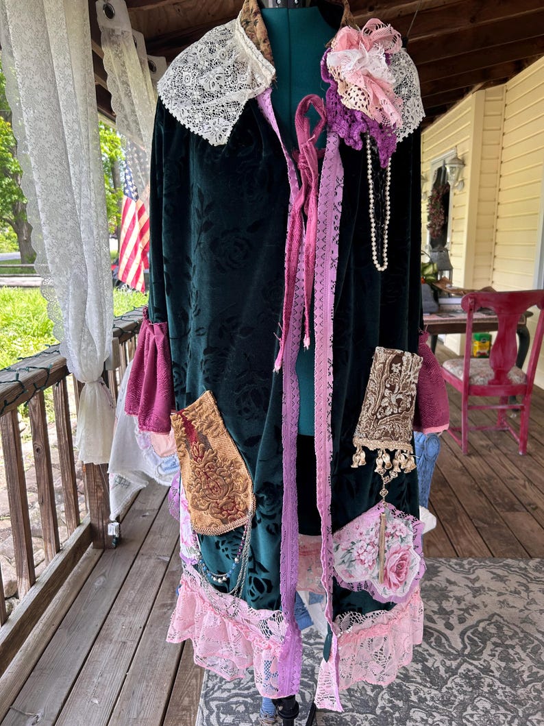 Upcycled Old Robe Emerald Green Velvet Robe: Upcycled Victorian Embossed Lace, Size M - Etsy