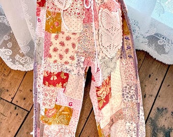 Pantalones cortos estilo boho con patchwork reciclado, pantalones de festival estilo lagenlook, pantalones hippies con dobladillo ajustable, ropa cottagecore boho, hechos a mano.