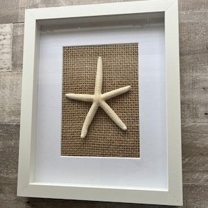 Seestern, 20 x 30 cm Seestern Rahmen in weiß mit Sackleinen Hintergrund, Küste, Strand Wandkunst, Wohnkultur