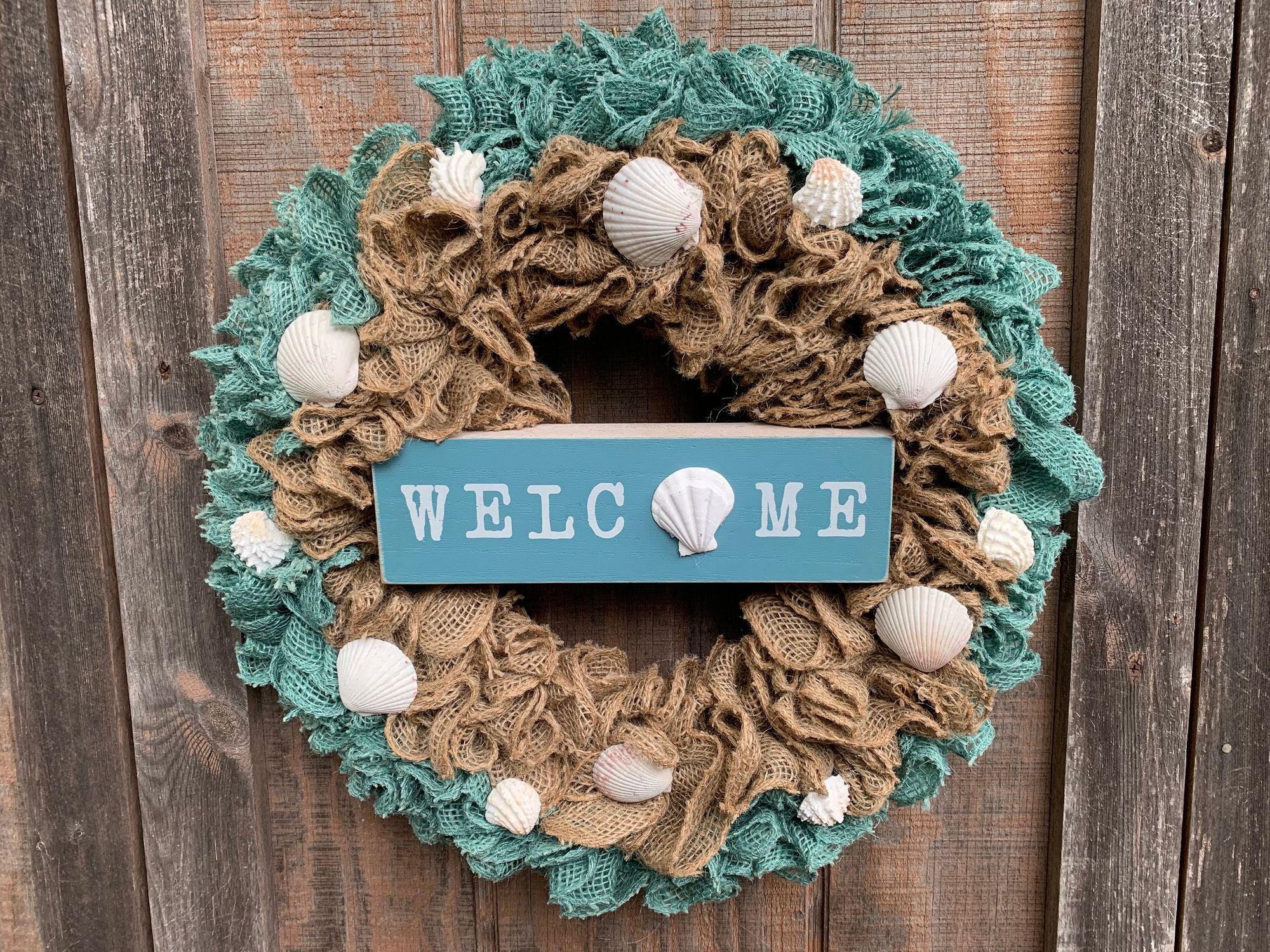 ビーチ風コースタルウェルカムリース：アクア黄麻布と貝殻 - 18インチ