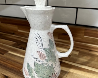 ヴィンテージ手描き陶器ピッチャー – 斑点模様の釉薬、花柄