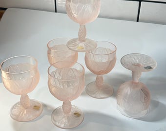 Taças de vinho vintage Taitu Italy rosa fosco, conjunto de 6, hastes em cristal italiano, design floral em relevo, 14 cm x 8 cm - LEIA