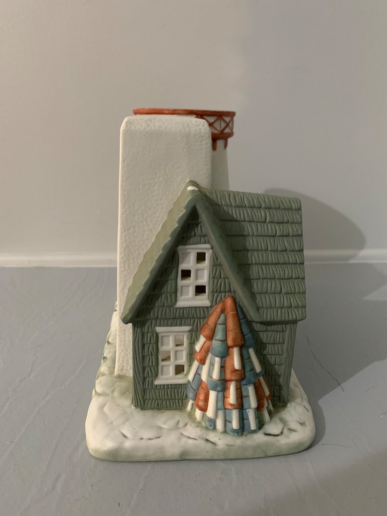 Pretty Partylite Retired Ceramic Stoney Harbor Lighthouse Candle Tea