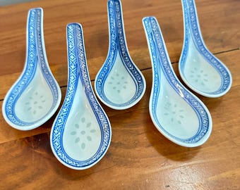 ヴィンテージ景徳鎮製青白米粒磁器スープスプーン5本セット - 中国風「米粒模様」 - 5.5インチ