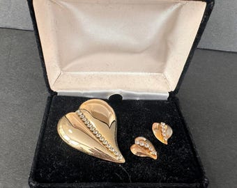 Elegant Vintage Heart & Rhinestone Gold Tone Metal Brooch Pin and Earrings Set