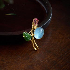 ユニークな天然アクアマリン翡翠とパープルトパーズのブローチ/925金メッキシルバーのマルチジェムブローチ/手作りの高級ブローチ/未処理の石