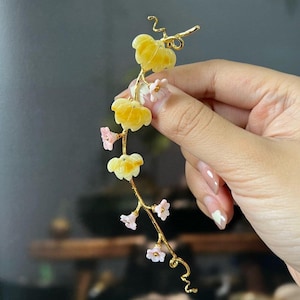 Natural pink queen shell brooch with natural amber/Unique handmade real amber brooch/Mother&#39;s day brooch gift/Birthday gift for women brooch