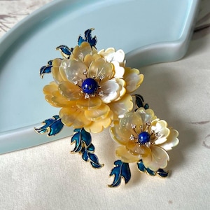 Natural cluster yellow butterfly shell brooch/Unique yellow ocean shell brooch/Mother&#39;s day shell brooch gift/Birthday gift shell women gift