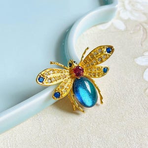 Blue Bee Brooch - Etsy display picture 3