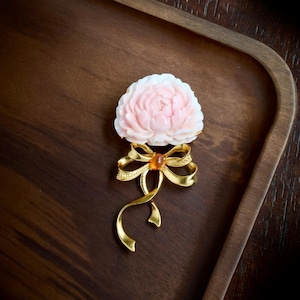 Natural flower pink queen shell brooch silver/Unique bouquet pink shell brooch/Mother&#39;s day shell brooch gift/Art deco elegant modern brooch