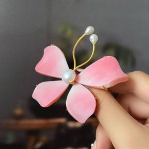 Natural pink queen shell brooch with fresh water pearl/Unique handmade shell brooch/Mother&#39;s day brooch gift/Birthday gift for women brooch