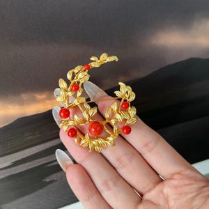Natural red coral and fresh water pearl flower brooch /Unique handmade coral beads brooch/Mother&#39;s day Birthday brooch gift women/elegant