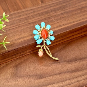 Türkis Brosche mit Koralle / Sonnenblume türkis mit Koralle Brosche / Anstecknadel türkis / türkis / Anstecknadel / Anstecknadel