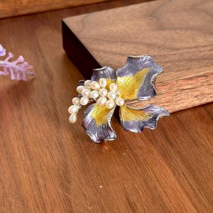 Iris Flower Pearl Brooch/Hand Painted Enamel Brooch with Freshwater Pearls/Gold Plated Copper Pin/Elegant Floral Jewelry Gift Wedding