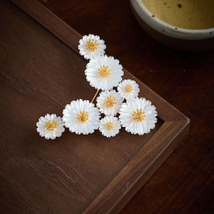 ユニークな天然マザーオブパールの花のブローチと琥珀/ユニークな手作りマザーオブパールのネックレス/母の日誕生日のユニークなアクセサリーセット