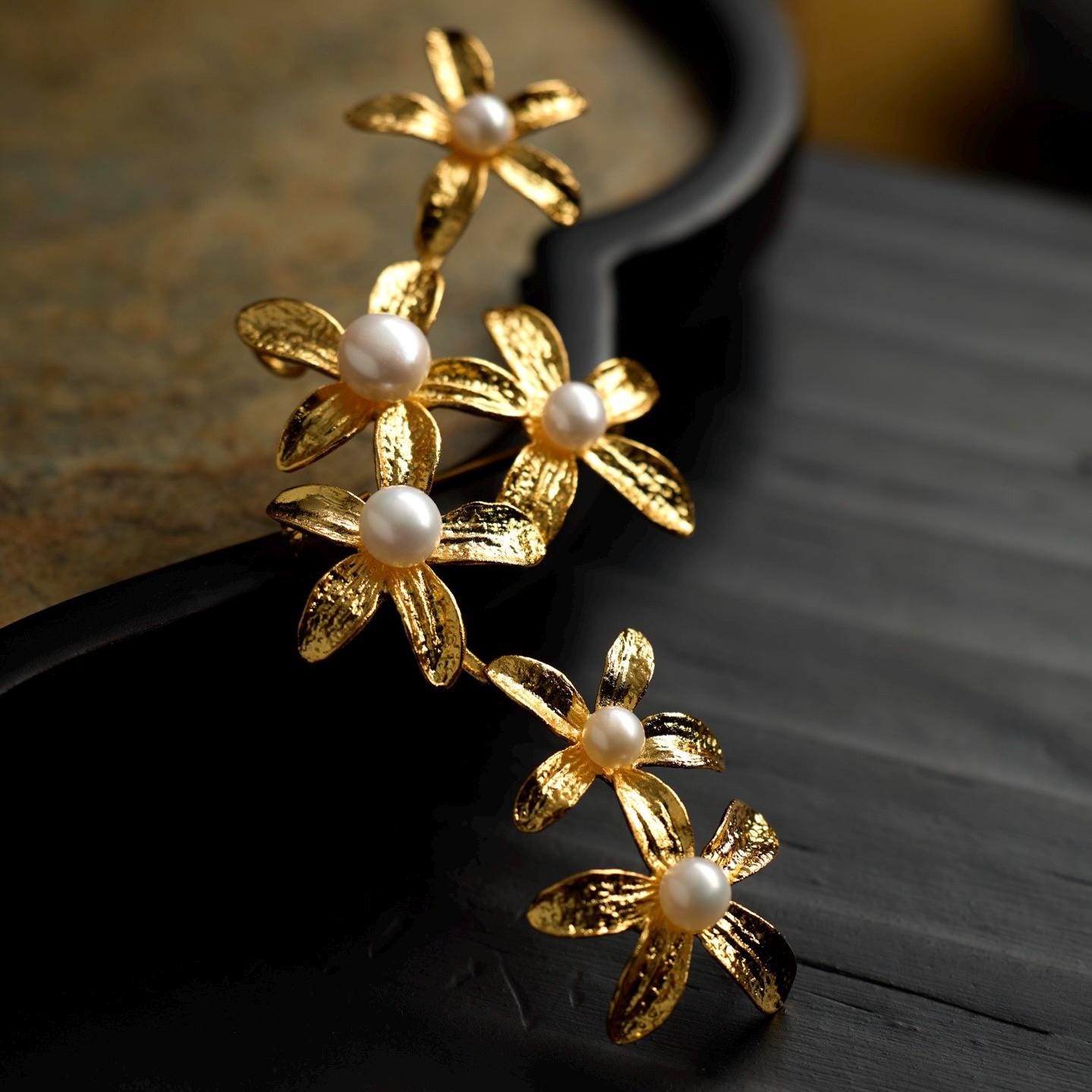 Vintage Gold Flower Pearl Brooch/white Freshwater Pearl Pin Women