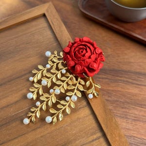 Natural vermilion flower brooch with fresh water pearls/Unique handmade red flower gold brooch/Mother&#39;s day brooch gift/Birthday gift women