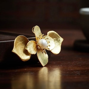 Gold plated Buccellati copper brooch with fresh water pearl/Unique handmade pearl brooch for Mother&#39;s day gift anniversary birthday wedding