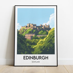 Könnte beinhalten: Gerahmter Kunstdruck mit einer stilisierten Illustration von Edinburgh Castle in Schottland. Das Kunstwerk zeigt die Burg auf einem grünen Hügel, mit üppigem Laub im Vordergrund und blauem Himmel. Der Druck enthält den Text "EDINBURGH" und "SCOTLAND".