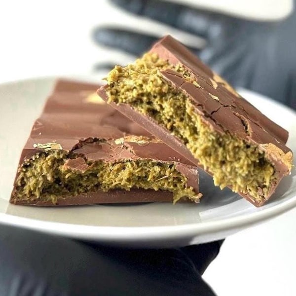 FOOD HYGIENE CERTIFIED! Luxury Pistachio Kunafeh Chocolate Bar: Belgian Milk Chocolate with Edible Gold