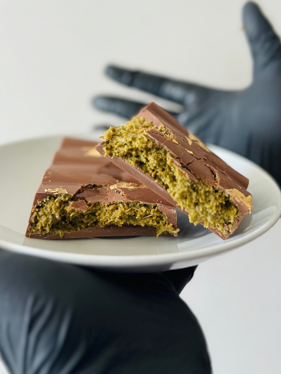 luxury-callebaut-viral-dubai-chocolate-bar-pistachio-chocolate