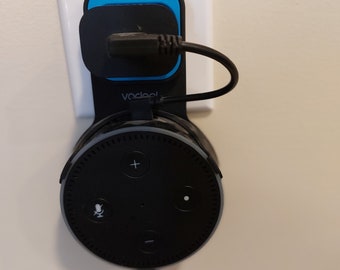 Display per montaggio a parete per dispositivi Echo Dot - Alexa generazione tre -3. Nascondi gli accordi e apri il bancone o lo spazio del tavolo. Sembra organizzato.