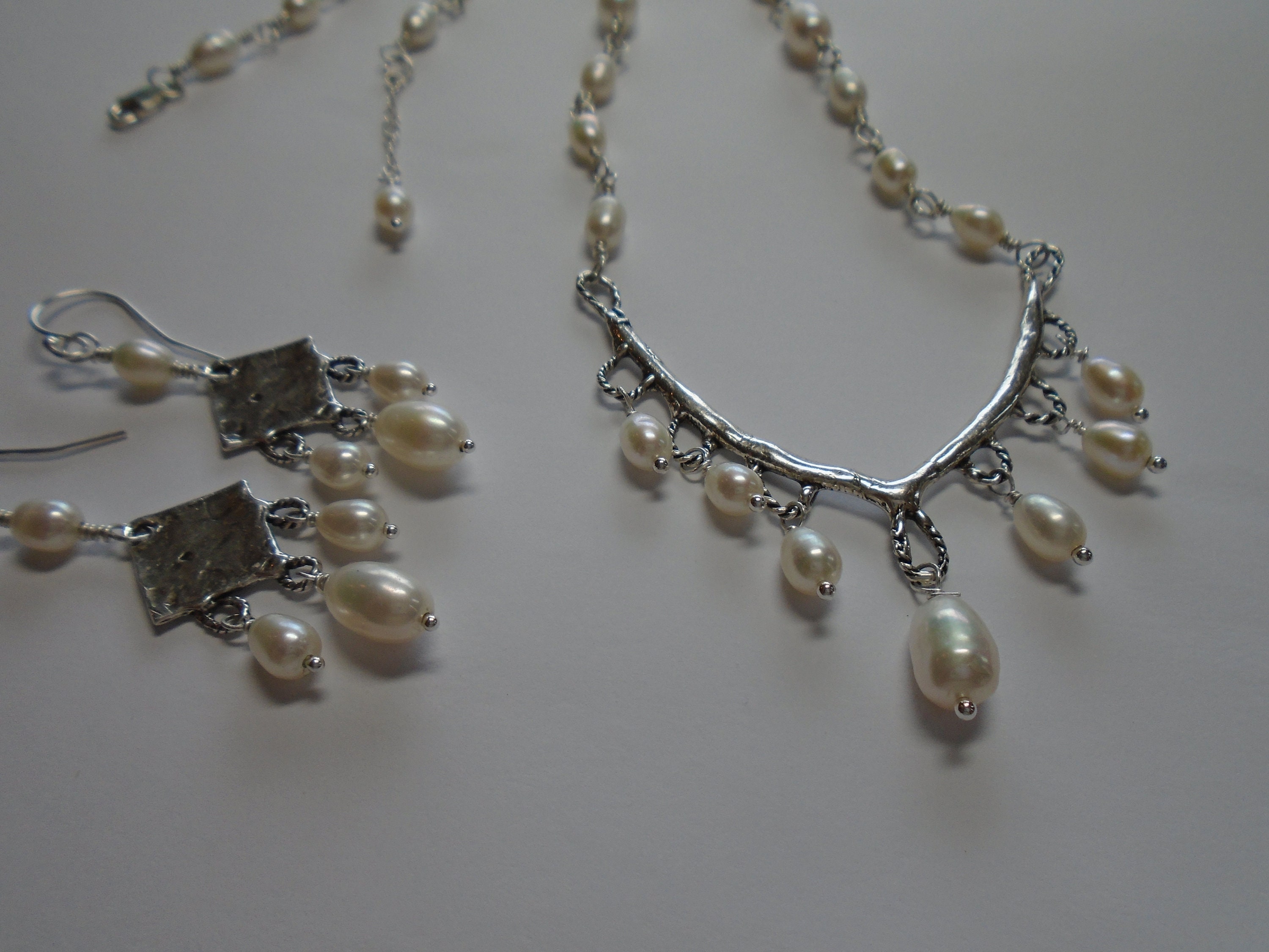 Gulband Silver Pearl Necklace & Earrings Set main image 1
