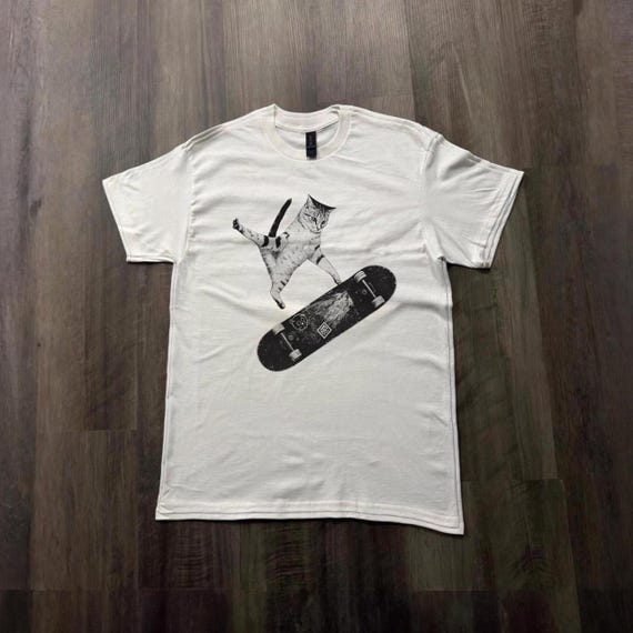 Skateboarding Cat Shirt, Funny Cat Tee, Skater Cat Graphic, Vintage Skate Tee, Cool Cat Lover Gift, Streetwear T Shirt