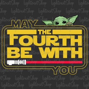 以下が含まれることがあります： 「May the Fourth Be With You」というテキストと、上から覗いている小さな緑色のエイリアンの入った黒と黄色のグラフィック。グラフィックの下には赤いライトセーバーのグラフィックがあります。