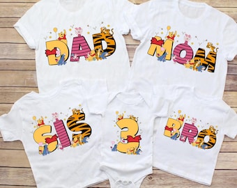 Camiseta personalizada com nome e estampa de urso de mel em PNG, design para grupo de desenhos animados, férias em família 2026, aniversário infantil com tema de desenho animado.