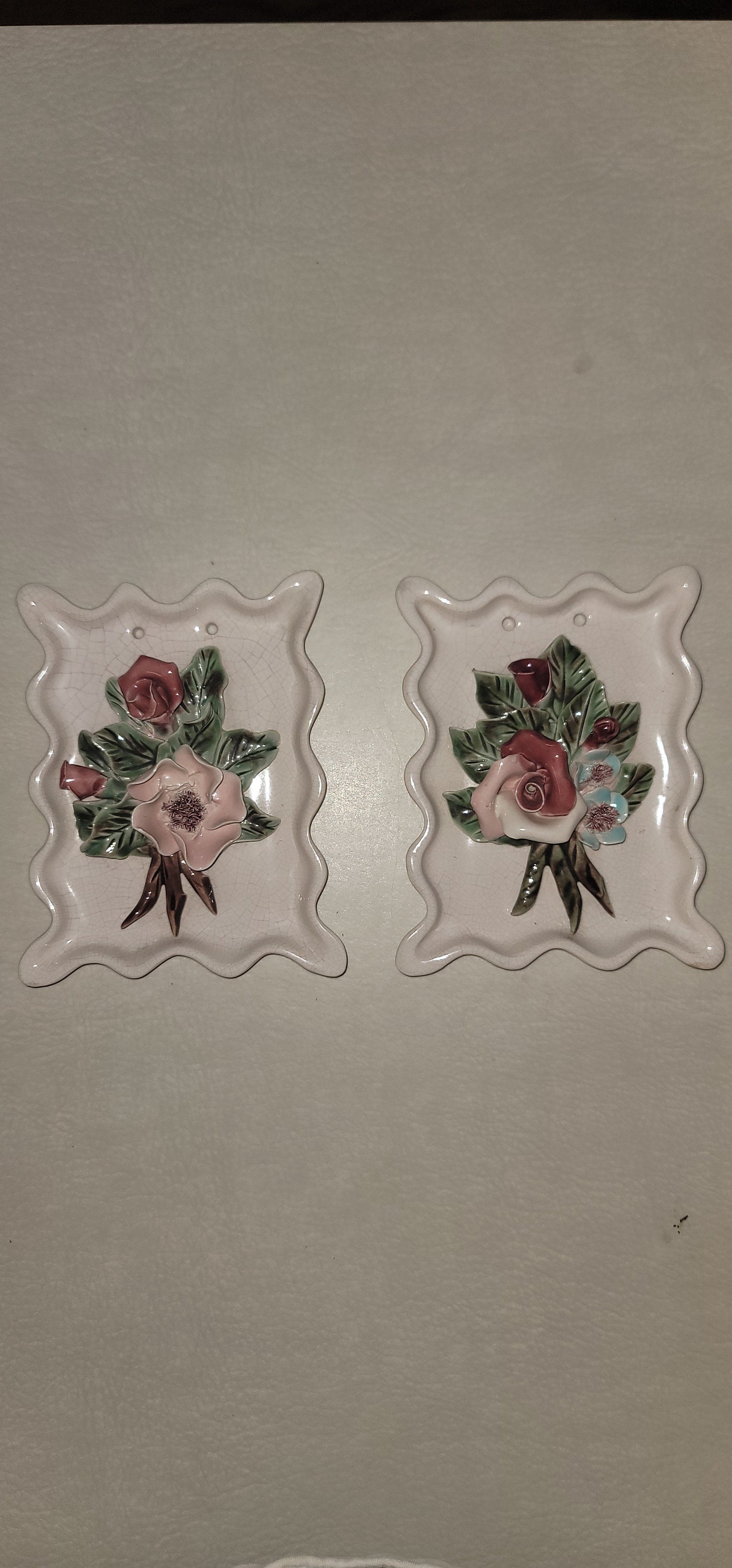 TABLEAU, CADRE miniature en porcelaine Capodimonte décor de roses EUR 39,90 - FR TABLEAU, CADRE miniature en porcelaine Capodimonte décor de roses EUR 39,90 - FR