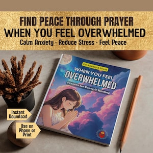 Puede incluir: Un libro titulado "When You Feel Overwhelmed" con una mujer rezando en la portada. El libro está sobre una mesa con un lápiz, una pequeña planta y el texto "Find Peace Through Prayer". El libro es para la ansiedad y el estrés.