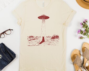 Western Cat UFO Tshirt | Vintage Cowboy Cat Shirt | Wild West Kitty Shirt | Cowboy Alien Tee | Retro 90s Shirt | Funny Meme Shirt